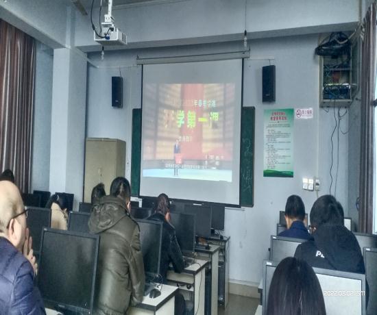 机械工程系开展《牢记嘱托感党恩——贵州教育大讲堂开学第一课》专题学习