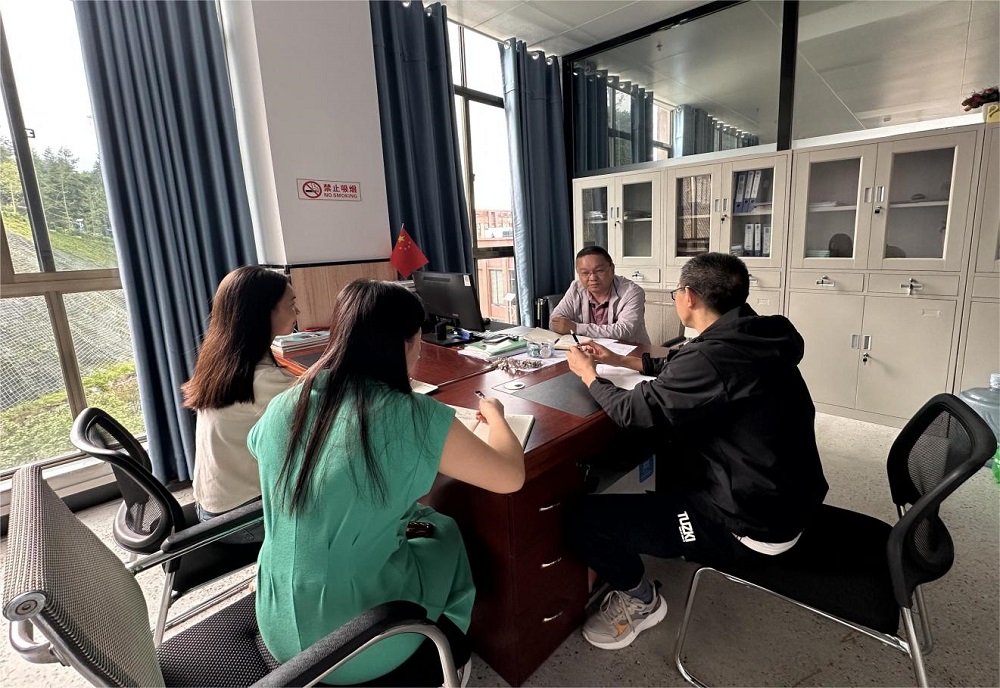 沐鸣副院长范先龙到图书馆开展调研与指导工作