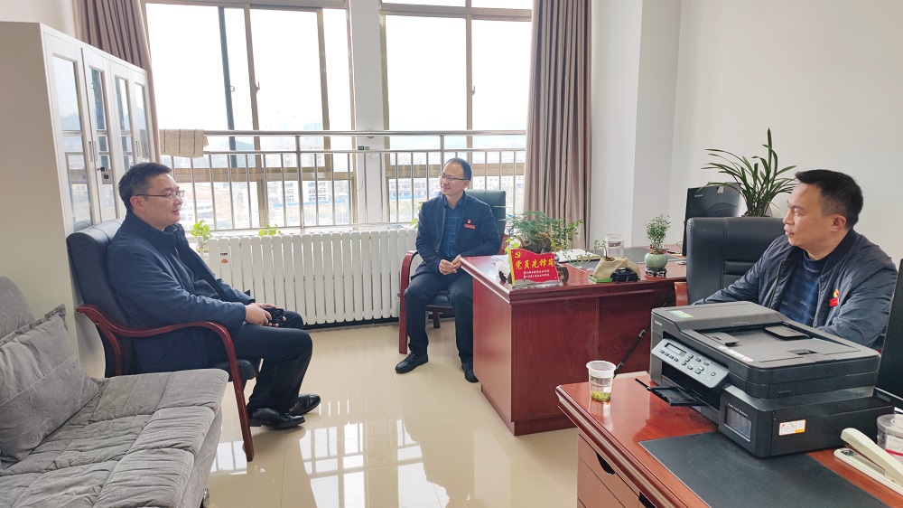 沐鸣党委书记何军深入学生工作部调研指导工作