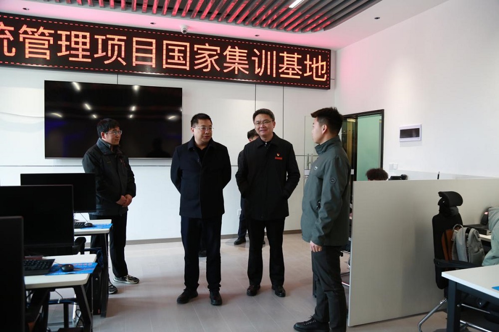 贵安新区领导莅临沐鸣娱乐开展毕业生留筑行动调研及座谈工作
