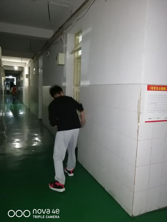 内务“小整治”打造寝室“大文化”