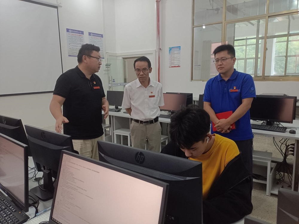 沐鸣党委副书记👩‍💻🟪、院长刘猛到信息工程系调研指导世赛基地建设和备战第二届全国技能大赛工作